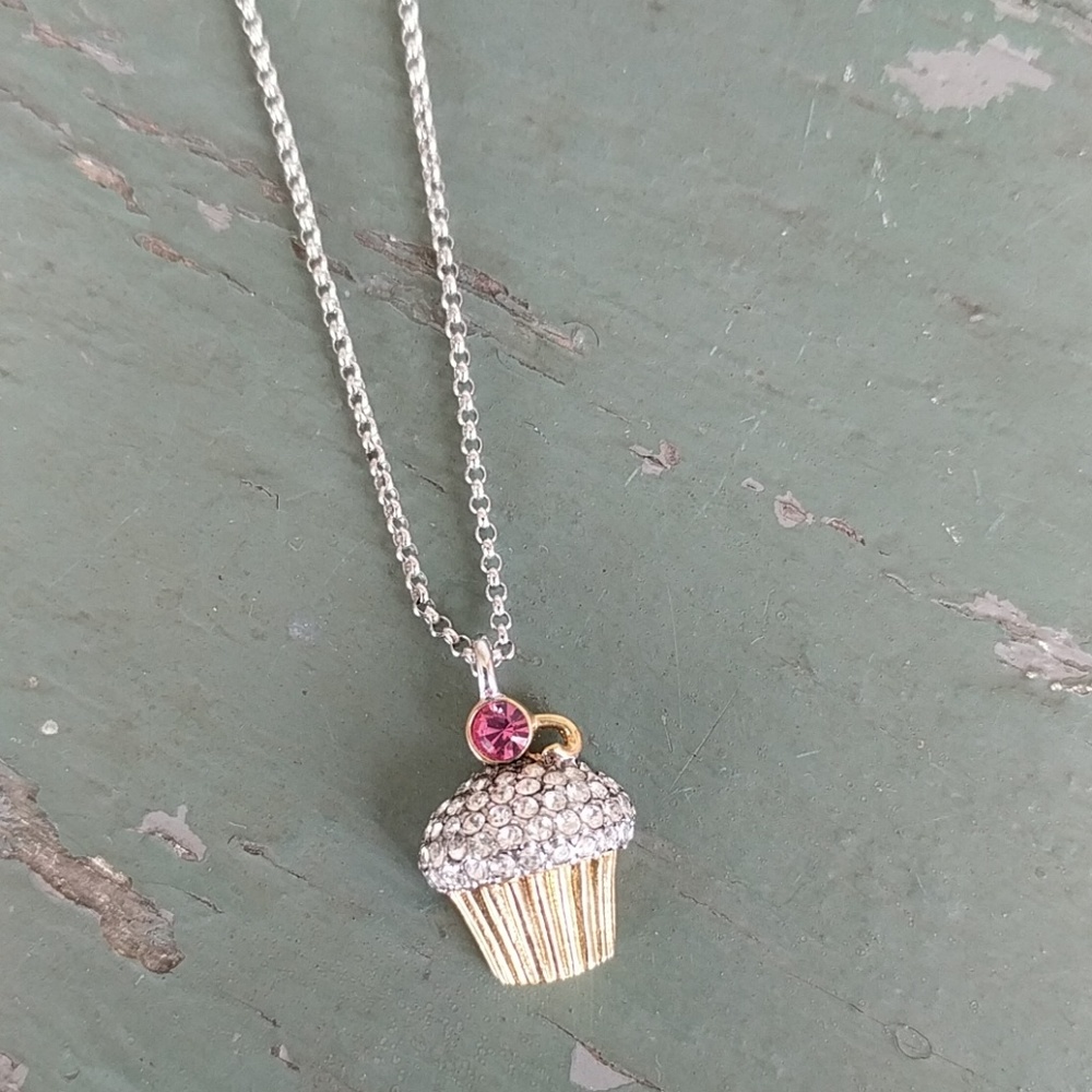 JUICY COUTURE CUPCAKE NECKLACE! - Picture 4 of 8